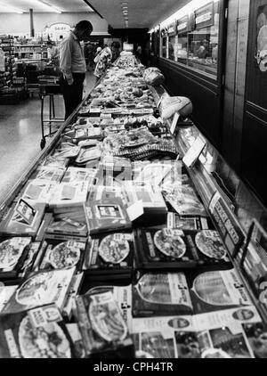 Lebensmittel, Kühlen, Tiefkühlkost im Supermarkt, 1971, Zusatzrechte-Clearences-nicht vorhanden Stockfoto