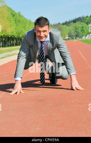 Porträt eines Geschäftsmannes in den Startlöchern Stockfoto