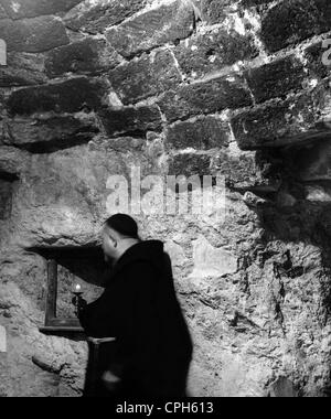 Geographie / Reisen, Israel, Nazareth, Basilika der Verkündigung, Innenansicht, Mauern aus dem 7. Jahrhundert, 50er Jahre, Additional-Rights-Clearences-not available Stockfoto