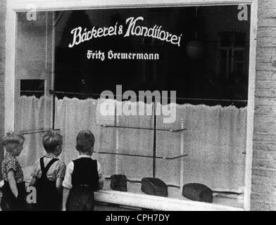 Nachkriegszeit, Elend und Not, Deutschland, Lebensmittelknappheit, fast leeres Schaufenster einer Bäckerei, 1946, Zusatzrechte-Clearences-nicht vorhanden Stockfoto