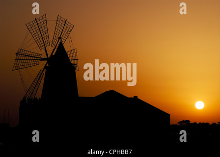 Sonnenuntergang in Saline Ettore & Infersa. Marsala, Trapani Bezirk, Sizilien, Italien Stockfoto