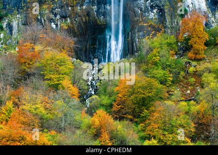 Wasserfall in Ason Fluss Quelle. COLLADOS del Ason Naturpark. Kantabrien, Spanien. Stockfoto