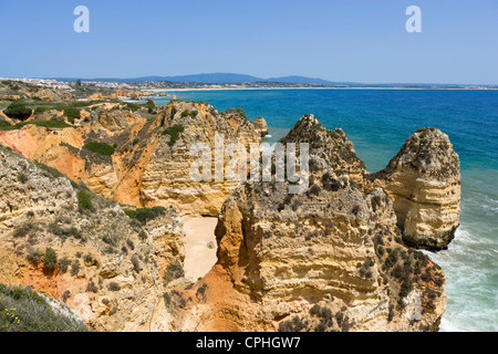 Blick entlang der Küste von Ponta da Piedade in der Nähe von Lagos, Algarve, Portugal Stockfoto