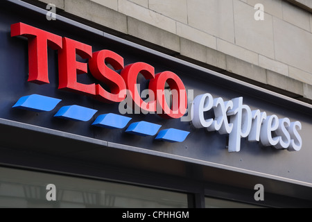 Tesco express Schild über Shop in Glasgow. Stockfoto