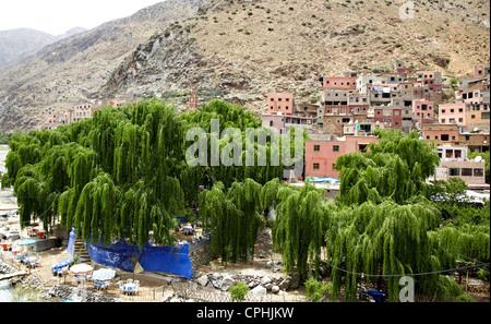 Berber-Dorf im Atlas-Gebirge in Marokko Stockfoto