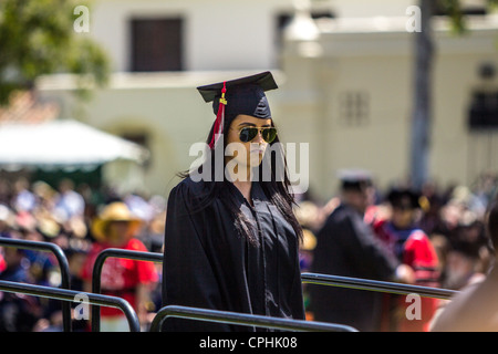 Überglücklich Hochschulabsolvent Stockfoto