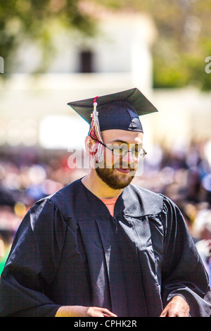 Ein College-Student am Abschlusstag Stockfoto