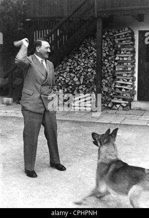 Hitler und seinem Hund Blondi Stockfoto