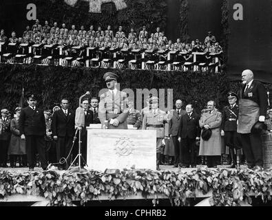 Adolf Hitler bei der Ecksteinlegung der KDF-Fabrik in der Nähe von Fallersleben, 1938 Stockfoto