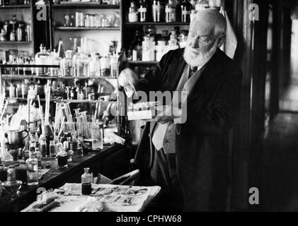 Wilhelm Ostwald im Labor Stockfoto