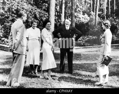 Heinz Riefenstahl, Frau Dr. Ebersberg, Leni Riefenstahl, Adolf Hitler und Ilse Riefenstahl im Park des Reiches Chancelle Stockfoto