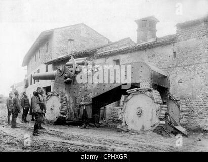 Ein Stück der schweren Artillerie zu erfassen in der Nähe von Udine, 1917 Stockfoto