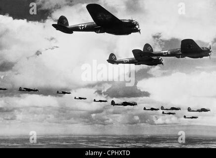 Heinkel er 111 Bomber Flugzeuge während eines Luftangriffs 1940 Stockfoto