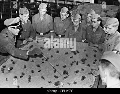 Vormilitärische Ausbildung in der Hitler-Jugend, 1943 Stockfoto