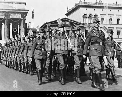 Marschieren Sie vorbei an das Reich Reichsarbeitsdienst in Berlin, 1934 Stockfoto