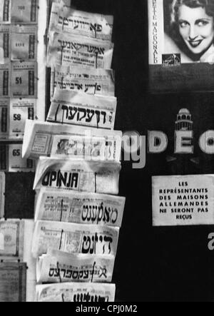 Einem jüdischem Besitz Zeitungskiosk in Paris Übungen einen Boykott gegen deutsche Presse und Literatur als Reaktion auf den deutschen Boykott Stockfoto