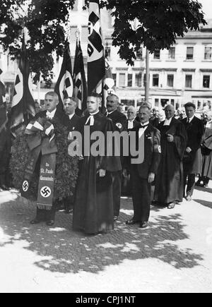 Zeremonie der Ehre für die gefallenen Soldaten vor der St.-Pauls-Kirche in Berlin, 1935 Stockfoto