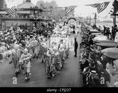 Parade an der Strandpromenade von Atlantic City, 1922 Stockfoto