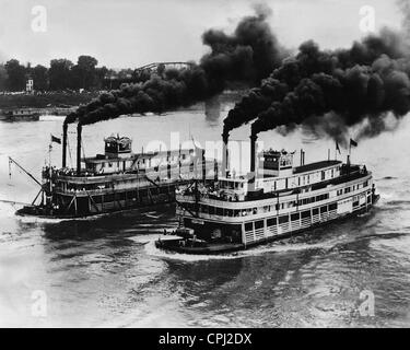 Rennen der beiden Dampfschiffe am Ohio River in der Nähe von Cincinnati, 1930 Stockfoto