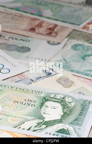 Altpapiergeld in Fiat-Währung - veraltete Barscheine Stockfoto