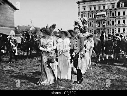 Alexandra Viktoria und Sophie Charlotte in Berlin, 1913 Stockfoto