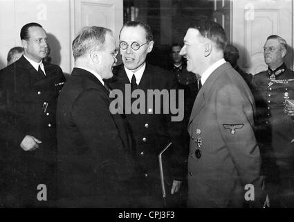 Wjatscheslaw Mikhailovich Molotov, Außenminister der Sowjetunion, im Gespräch mit Adolf Hitler während eines Staatsbesuches, 12-13 Stockfoto