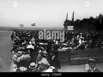 Orville Wright Flugvorführung in Berlin, 1909 Stockfoto