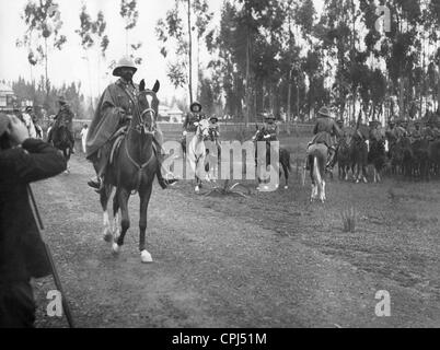 Haile Selassie während einer Militärparade, 1935 Stockfoto