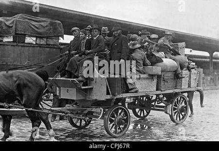 Flüchtlinge bilden die östlichen deutschen Gebieten nach dem Referendum, 1920 Stockfoto