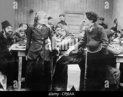 Edna Purviance und Charlie Chaplin in "Der Einwanderer", 1917 Stockfoto