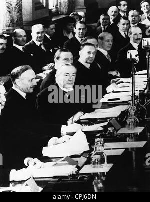 Charles Corbin und Stanley Baldwin die Marine bei Konferenz in London, 1935 Stockfoto