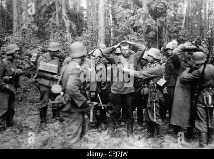 Sowjetische Soldaten in deutsche Kriegsgefangenschaft, gefallen 1941 Stockfoto