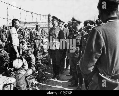 Heinrich Himmler besucht ein Camp mit sowjetischen Kriegsgefangenen im Jahr 1942 Stockfoto