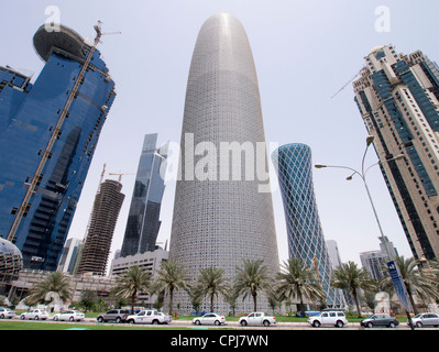 Blick auf moderne Wolkenkratzer im neuen Geschäft Bezirk von Doha in Katar Stockfoto