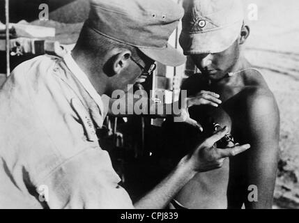 Cholera Impfung in der deutschen Afrika-Korps 1942 Stockfoto