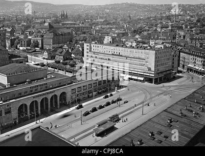 Blick über den Bahnhofsvorplatz in Stuttgart Stockfoto