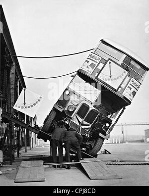 Sicherheitstest für einen London-Doppeldecker-Bus, 1933 Stockfoto