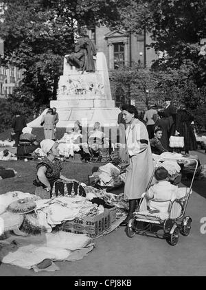 Straßenhändler in Budapest, 1941 Stockfoto