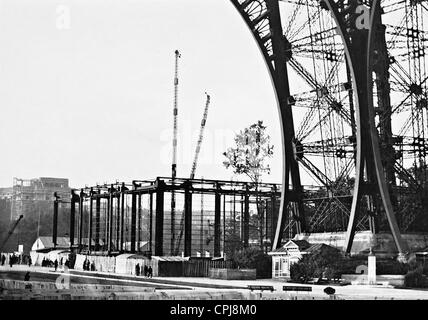 Eine Baustelle auf dem Eiffelturm anlässlich der Weltausstellung, 1936 Stockfoto