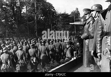 Adolf Hitler und Maximilian Freiherr von Weichs bei Siegesparade in Warschau, 1939 Stockfoto