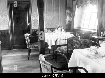 Esszimmer an Bord des Luftschiffs "Graf Zeppelin", 1928 Stockfoto