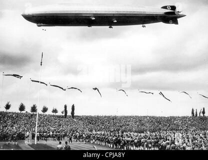 LZ 127 "Graf Zeppelin" über die Nazi-Partei Rallye Gründen in Nürnberg, 1933 Stockfoto