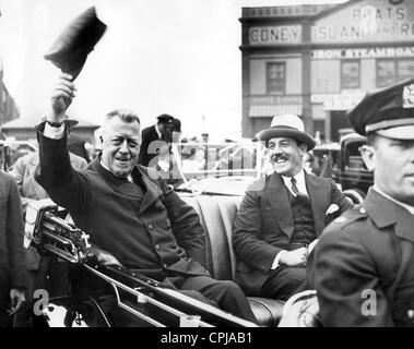 Dr. Hugo Eckener ist nach der Weltumrundung des LZ 127 "Graf Zeppelin", 1929 erhielt. Stockfoto