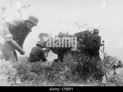 Deutsche Soldaten mit einem Flak-Geschütz im zweiten Weltkrieg an der Ostfront 1942 Stockfoto