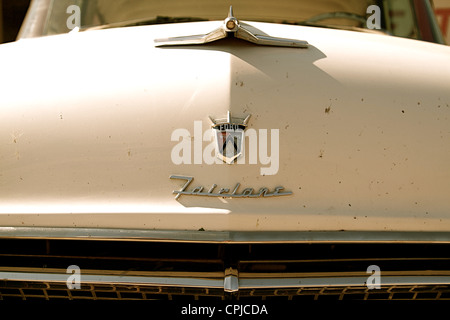 Amerikanische Oldtimer aus der Mitte des Jahrhunderts unter anderem Ford, Dodge, Buick, Chevrolet, International Diamond. Stockfoto