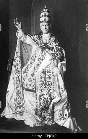 Papst Leo XIII. in voller Montur auf den Heiligen Thron Stockfoto