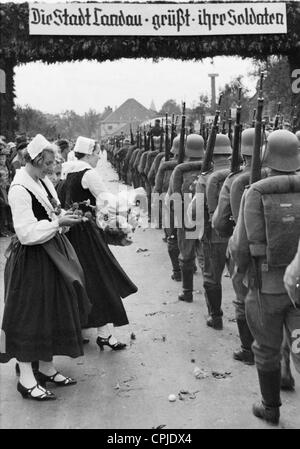 Eintrag von deutschen Soldaten in Landau, 1936 Stockfoto