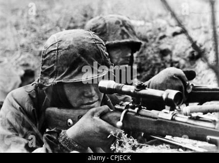 Ein Scharfschütze der deutschen Waffen-SS an der Ostfront 1942 Stockfoto