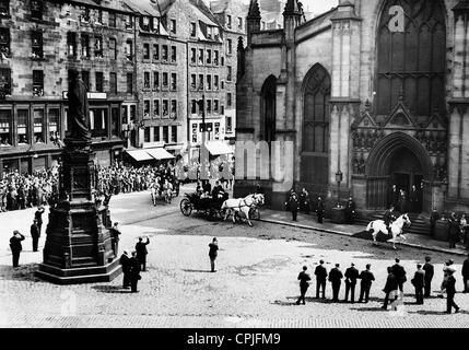 König George V von England vor der St. Giles Kathedrale in Edinburgh, 1931 Stockfoto