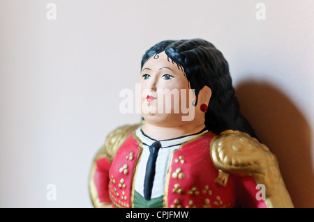 Junge Frau Skulptur von Fernando Botero. Stockfoto